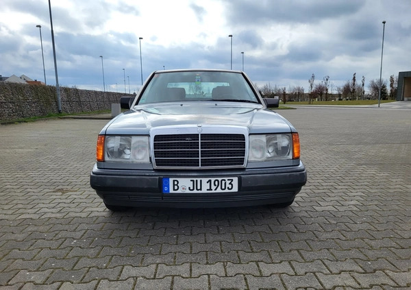 Mercedes-Benz W124 (1984-1993) cena 19500 przebieg: 183500, rok produkcji 1992 z Tuszyn małe 232